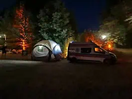 Nocny transport osób niepełnosprawnych, specjalistyczny przewóz na terenie Polski, zapewniający komfortowe i bezpieczne warunki dla osób z niepełnosprawnościami.